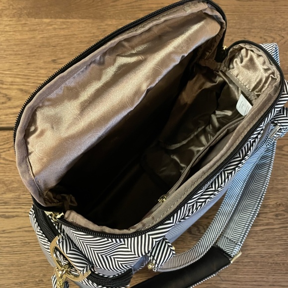 JuJuBe Baby Maternity Nursing Bag - Picture 5 of 11